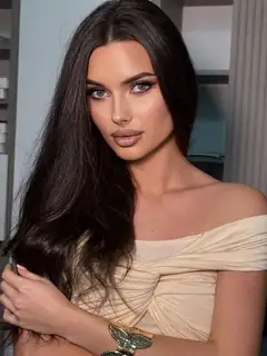 Tina escort in Warsaw